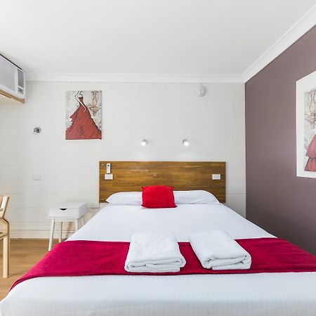 Plainsman Motel Форбс Екстериор снимка