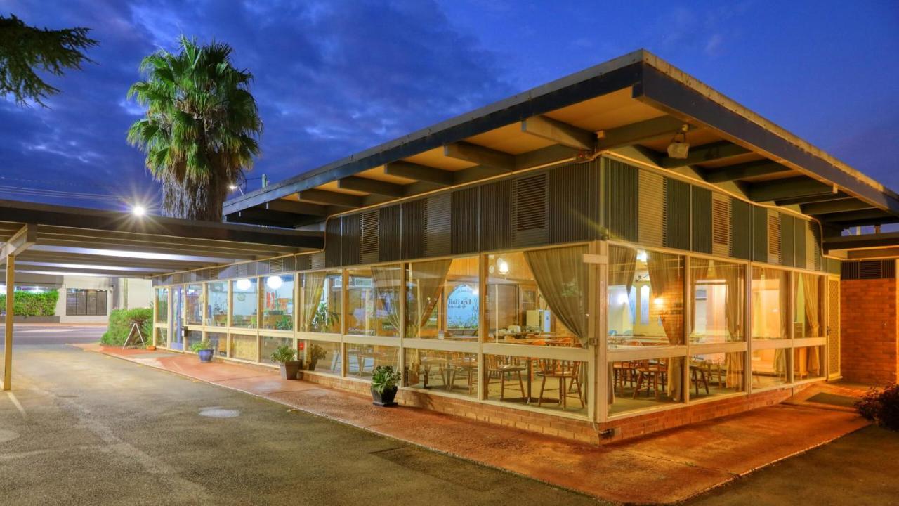 Plainsman Motel Форбс Екстериор снимка