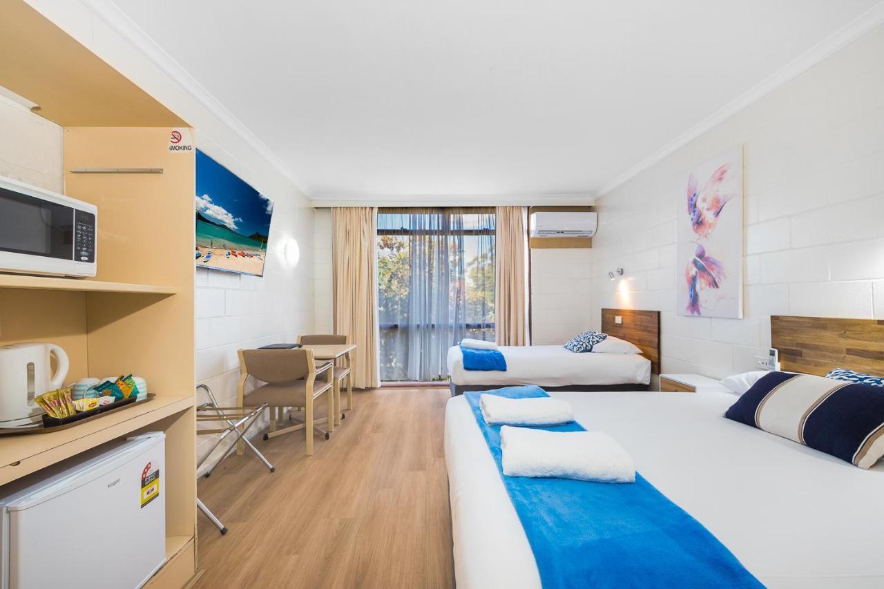 Plainsman Motel Форбс Екстериор снимка