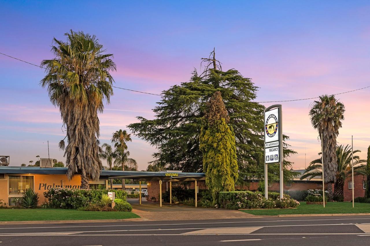 Plainsman Motel Форбс Екстериор снимка