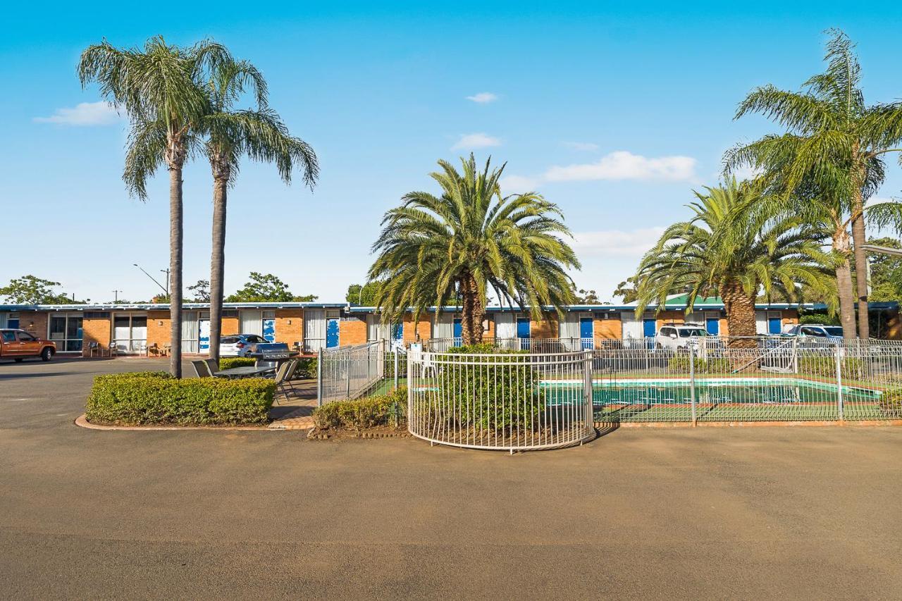 Plainsman Motel Форбс Екстериор снимка