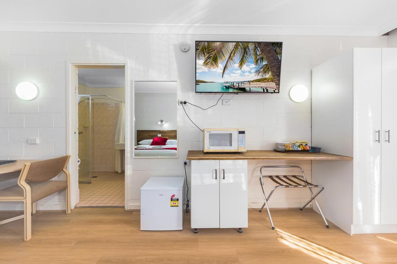 Plainsman Motel Форбс Екстериор снимка