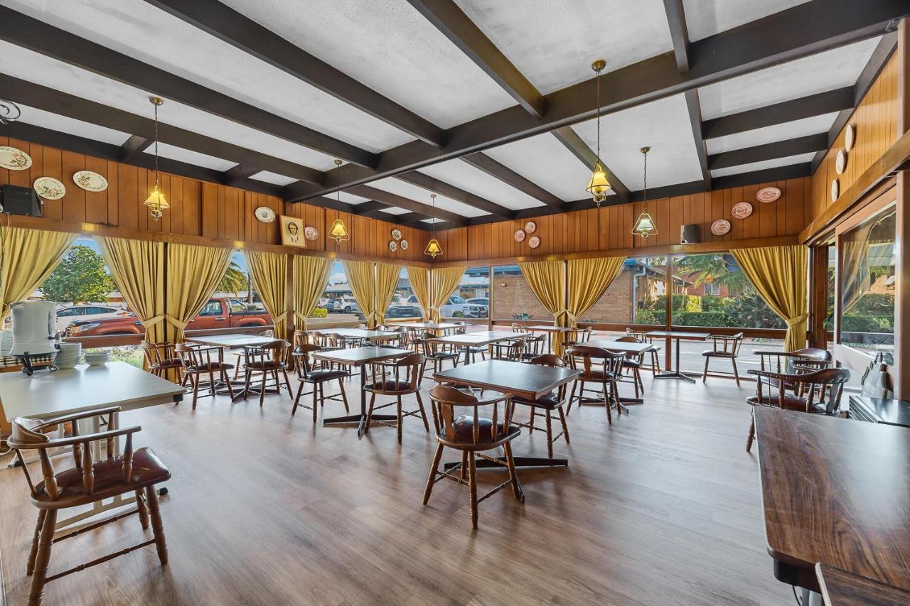 Plainsman Motel Форбс Екстериор снимка