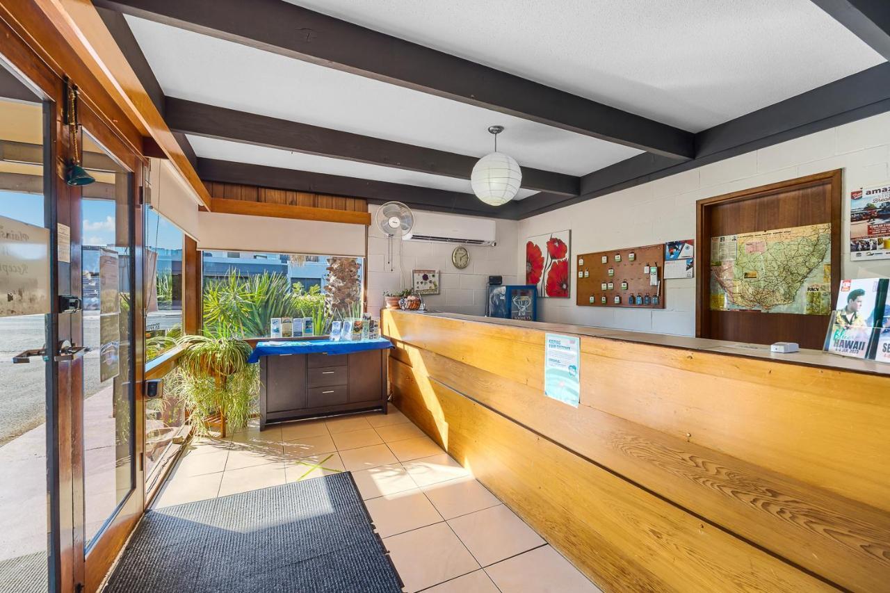 Plainsman Motel Форбс Екстериор снимка