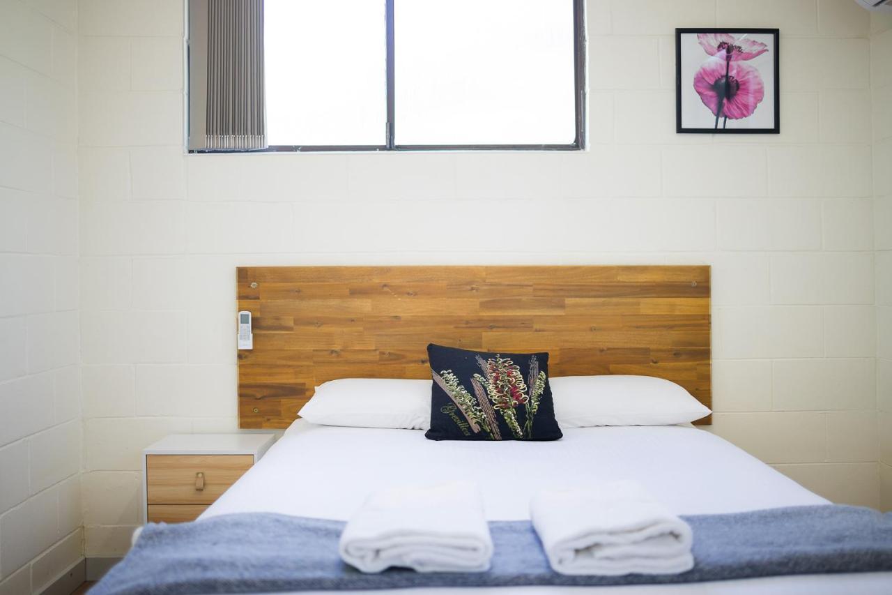 Plainsman Motel Форбс Екстериор снимка