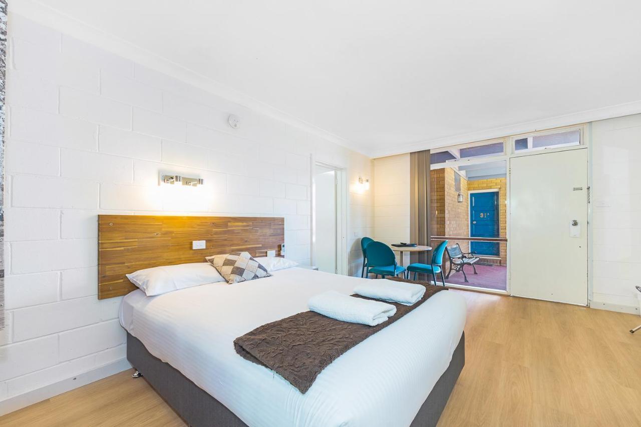 Plainsman Motel Форбс Екстериор снимка
