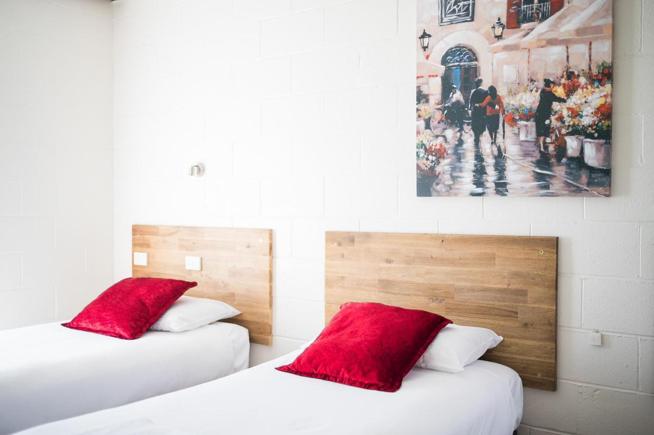 Plainsman Motel Форбс Екстериор снимка