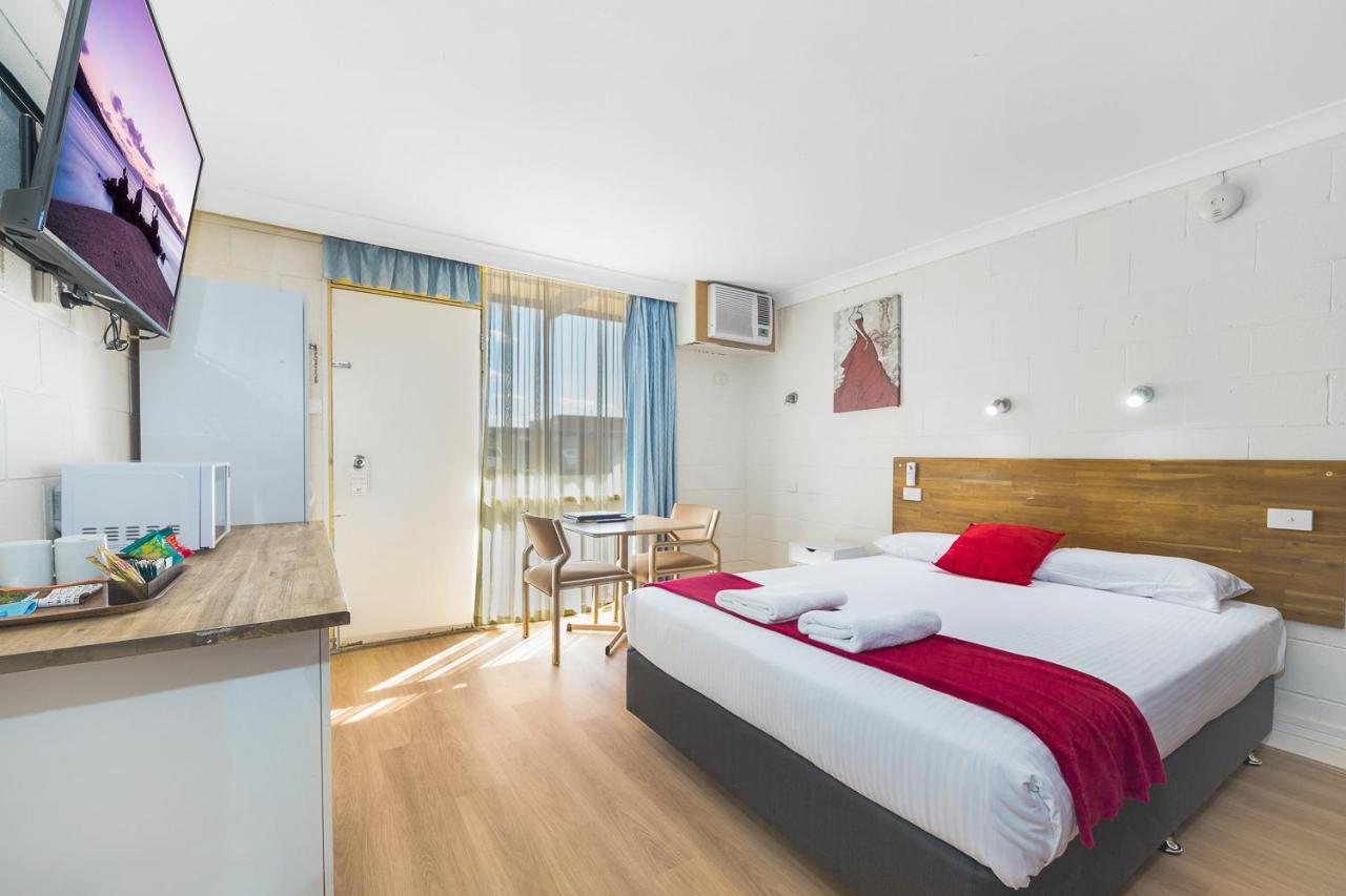 Plainsman Motel Форбс Екстериор снимка
