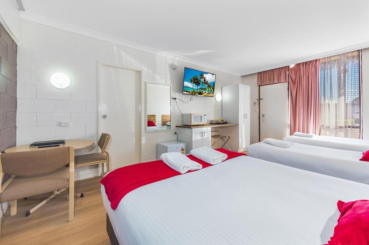Plainsman Motel Форбс Екстериор снимка