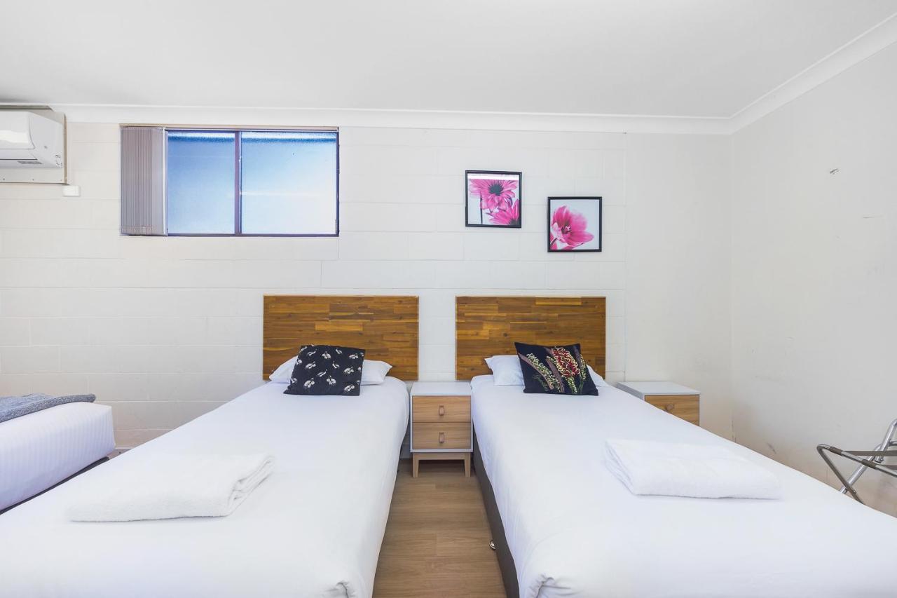 Plainsman Motel Форбс Екстериор снимка