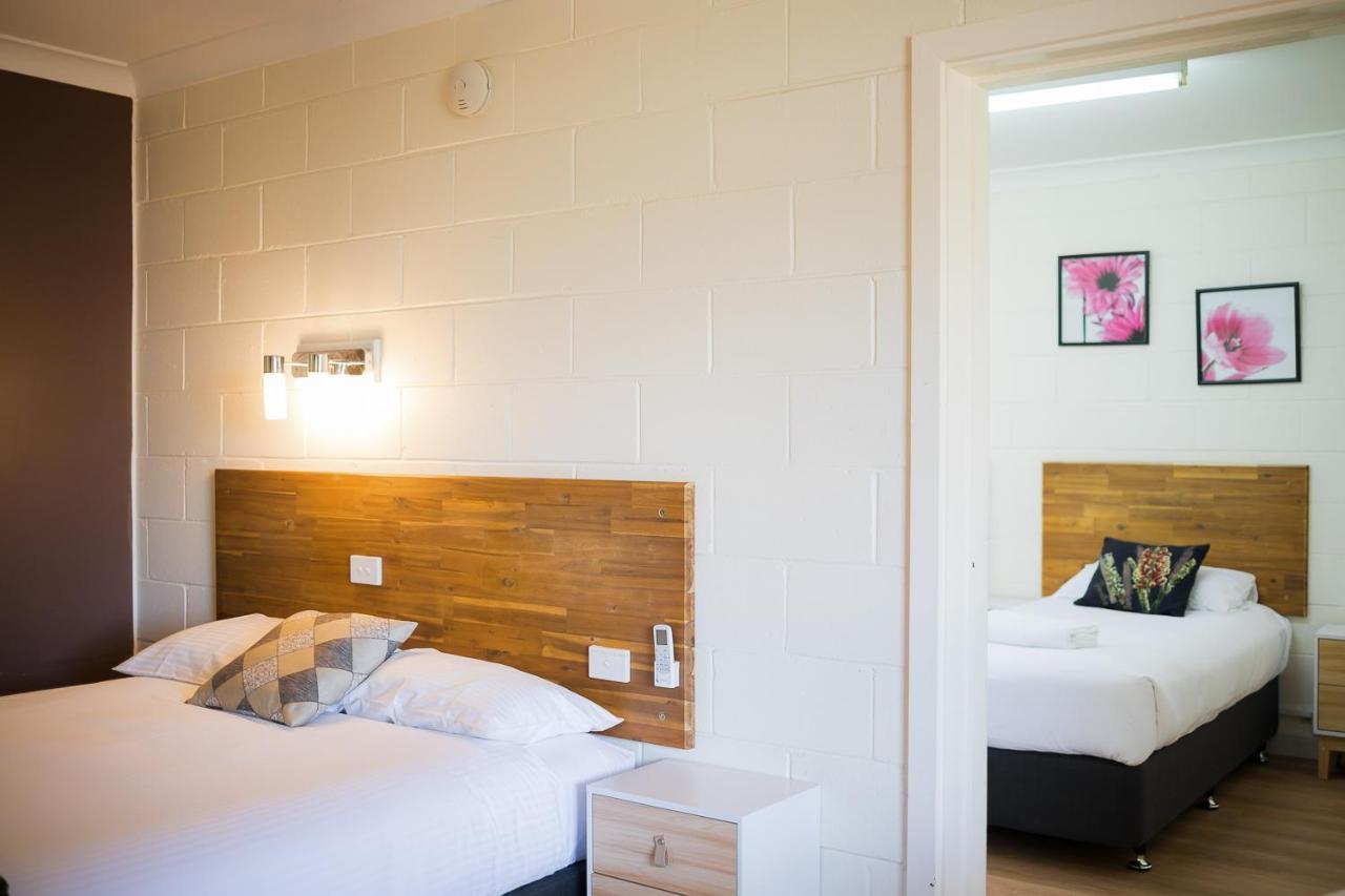 Plainsman Motel Форбс Екстериор снимка