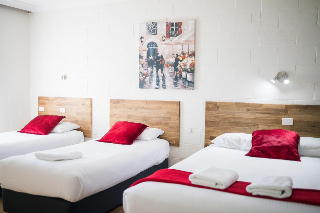 Plainsman Motel Форбс Екстериор снимка