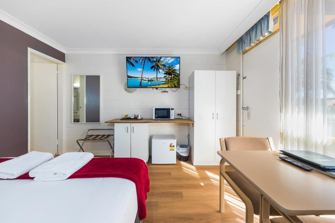 Plainsman Motel Форбс Екстериор снимка